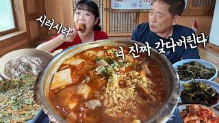 "너 진짜 갖다 버린다 아빠가!!" " 헤헤" 아빠 단골 김치찌개 집에서 둘이 밥 10인분 먹고 왔습니다 ㅋㅋㅋ 비빔밥 김치찌개 파전 먹방 만리 만빠 mukbang