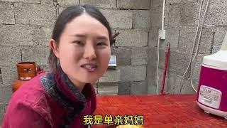 勤劳又能干的彝族姑娘