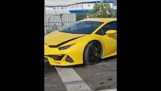 В Сочи в ДТП разбился спорткар Lamborghini