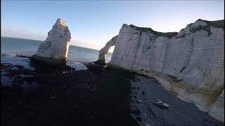 Etretat, les fameuses falaises en drone racer, FPV...