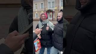 ПОДАРИЛ НЕЗНАКОМЦАМ ПОДАРКИ К НОВОМУ ГОДУ! Мое первое видео !!