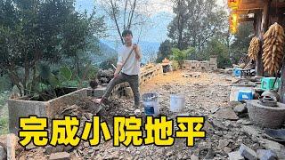 李俊说今天就把小院的地坪完善，一桁今天晚上也要回来了