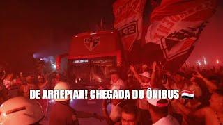 DE ARREPIAR! Chegada do ônibus do São Paulo no Morumbi