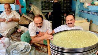 Jeda Lassi Wala | People Are Crazy For This | Butter Milk Lasi | Lahore Famous Jeda Lassi