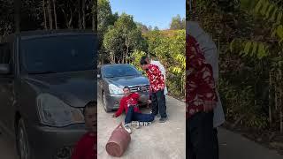 猖狂人贩子光天化日下喷晕美女#反转#农村短剧#正能量#人贩子#shorts