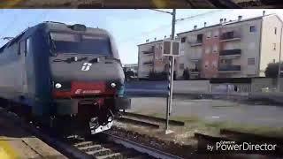 Due tram in centro a milano