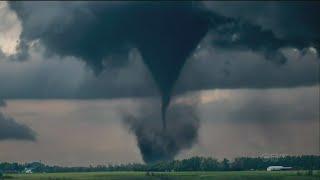 Tornado hits Alberta and damages homes