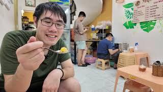 The BEST Thing I’ve Eaten in Vietnam! Xôi Ngọc Sticky Rice & Bánh đúc in Saigon