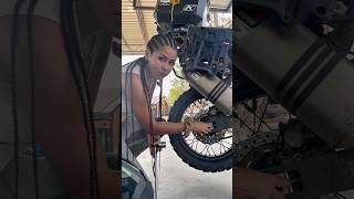 Flat tire on the way  #nandanomad #tenere700 #travel #bikegirl #motovlog #motorcycle #travelvlog
