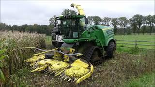 TJ Van Loco mais hakselen 2023 , John Deere 8600i op rupsen in zware omstandigheden .