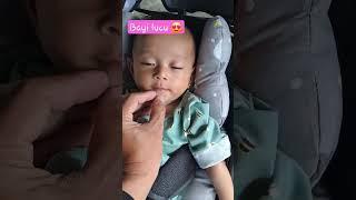 bayi lucu, tidur aja senyum cantik 