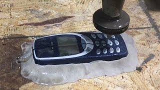 파괴 불가능한 Nokia 3310 대 60,000 PSI 워터젯 - 장대한 전투