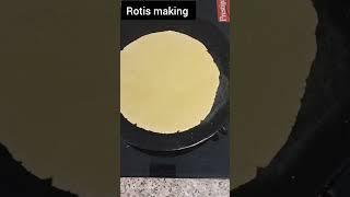 Rotis 🫓 Meri jindagi ka mukam #makingrotis #roti #kitchin #cooking #recipe #food #shorts