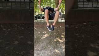  E ORA PAGA LA MOSSA! #parkour #gym #calisthenics #sports #freerunning  #fitness #shorts
