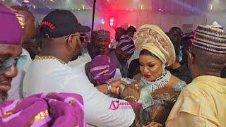 See how Lagos Big Boys rain money on the beautiful bride