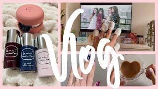  NYE + Le Mini Macaron at home gel nails |  Daily Life Vlog