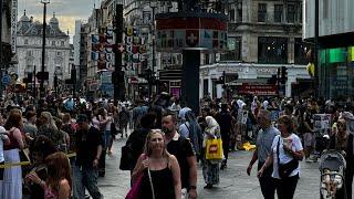 Explore the Vibrant Streets of Central London: A Walking Tour**