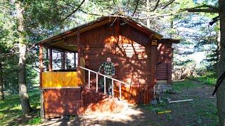 I MADE A DOOR AND FENCE FOR MY WOODEN CABIN IN THE WILDERNESS WITH HAND TOOLS