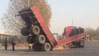 Truck fail compilation【E35】--Top dangerous moments of truck driving，feel sad for trucks!