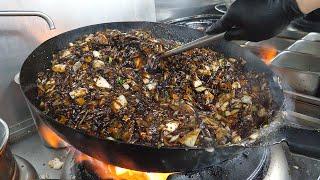 줄서서 먹는 스테이크 트러플 짜장면 - 압구정 무탄 / black bean noodles with truffle - korean street food