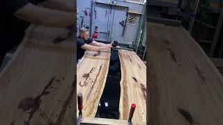 Just one of those plastic table videos #epoxy #epoxyresin #epoxyresintable