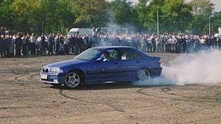 Palenie gumy niebieskie BMW E36 M3 (ekipa z Radomia) - Majówka z BMW 2002