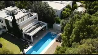 סביון-הבתים היפים בישראל .יגאל רודה אוהב את העבודה כל מי שבא מתאהב.