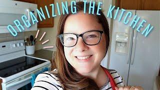 Kitchen Spring Cleaning: Decluttering, Organizing, and Decorating My Kitchen!