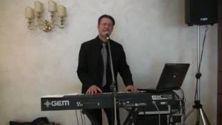 ROBERTO cantante-tastierista-pianista del Gruppo musicale TAEDA