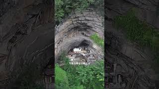 我的这个天眼之家不能卖,一户人家建房山洞里,一住就是10代人 #贵州 #旅行推荐官 #旅行大玩家