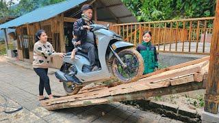 How to build a wooden bridge to bring a motorbike into the house | Hà Tòn Chài