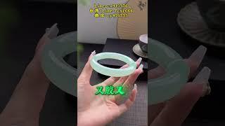 【青蘋初酿，翠色天光】  一抹鲜灵苹果绿，似咬破春日的第一颗果实  #珠寶 #翡翠 #翡翠手鐲 #玉佩 #古玉收藏 #翡翠原石