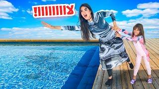 زوجي وبنتي ايلين اتفقوا علي ورموني في المسبح !!