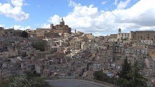 "Caltagirone e Piazza Armerina". Sicilia. Italia in 4K