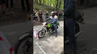'76 Kawasaki KH400 2 Stroke Triple Fast off the Line