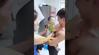 苹果都不换爸爸 这是要把他爸的心融化啊～人类幼崽 亲子互动 亲爸绝对亲爸