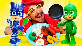  Preparando un delicioso calentado para Catboy y Gekko  Videos de los PJ Masks. Cocina para niños