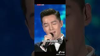 胡歌、王凯同台演唱《在此刻》一开嗓就让人听醉了！| 中国音乐电视 Music TV #shorts