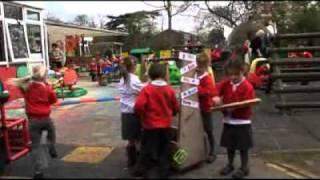 Early Years Foundation Stage: Children play outside