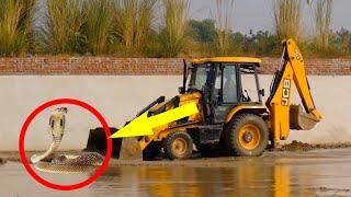 Jcb Backhoe loader 3dx cleaning the river - Planet Road - For Machinery Videos