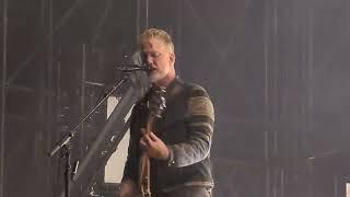 Queens Of The Stone Age -You Think I Ain't Worth a Dollar, but I Feel Like a Millionaire live@Milan