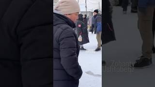 В воскресный день на этом базаре можно купить абсолютно все…