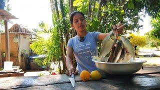 ROTINA RIBEIRINHA/TRATANDO E ASSANDO PEIXE/VIDA REAL NA COMUNIDADE DE GUAJARÁ/AMAZÔNIA