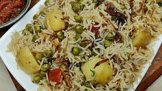 Aisa Tasty Aloo Matar Pulao Phle Nahi Banaya Hoga | Aloo Matar Pulao Recipe | White Yakhni Pulao