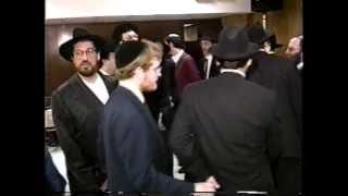 Yeshiva Kesser Torah Melava Malka - Rabbi Rosenblatt Shaar Hanegina, Carlebach Style - Eliyahu.mpg