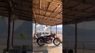 King's 1952 at Goa beach for IBW23 #royalenfield #1952 #g2bullet #goa #beach #ibw23 #castiron #g2