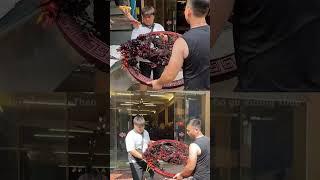 Bàn giao bức Tranh Phu Thê Viên Mãn phú quý vương giả gỗ Trắc đỏ đen