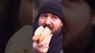 ALLES ESSEN AUF DEM WEIHNACHTSMARKT in EINER SCHLUCHT #weihnachten #weihnachtsmarkt #food #test