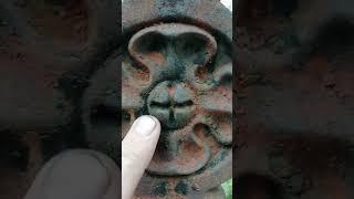 НИКТО не замечает- все ПРОХОДЯТ МИМО!?