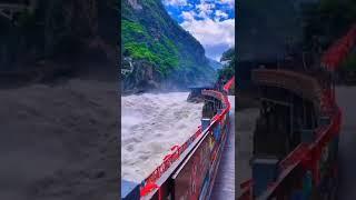  Tiger Leaping Gorge, China.